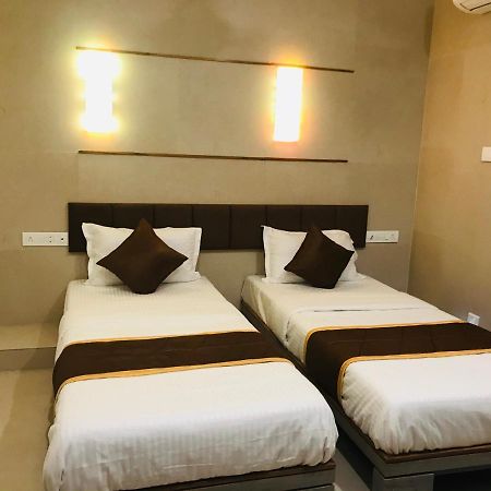 Hotel Blue Berry Gandhinagar Exterior photo